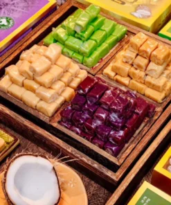 Kẹo dừa nguyên chất với 4 hương vị lá dứa, sầu riêng, đậu phộng và nguyên chất ít đường