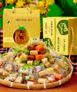 Hộp “May Mắn Dừa Ý” Kẹo Dừa Sáp Ngũ Vị 1kg Tết 2025